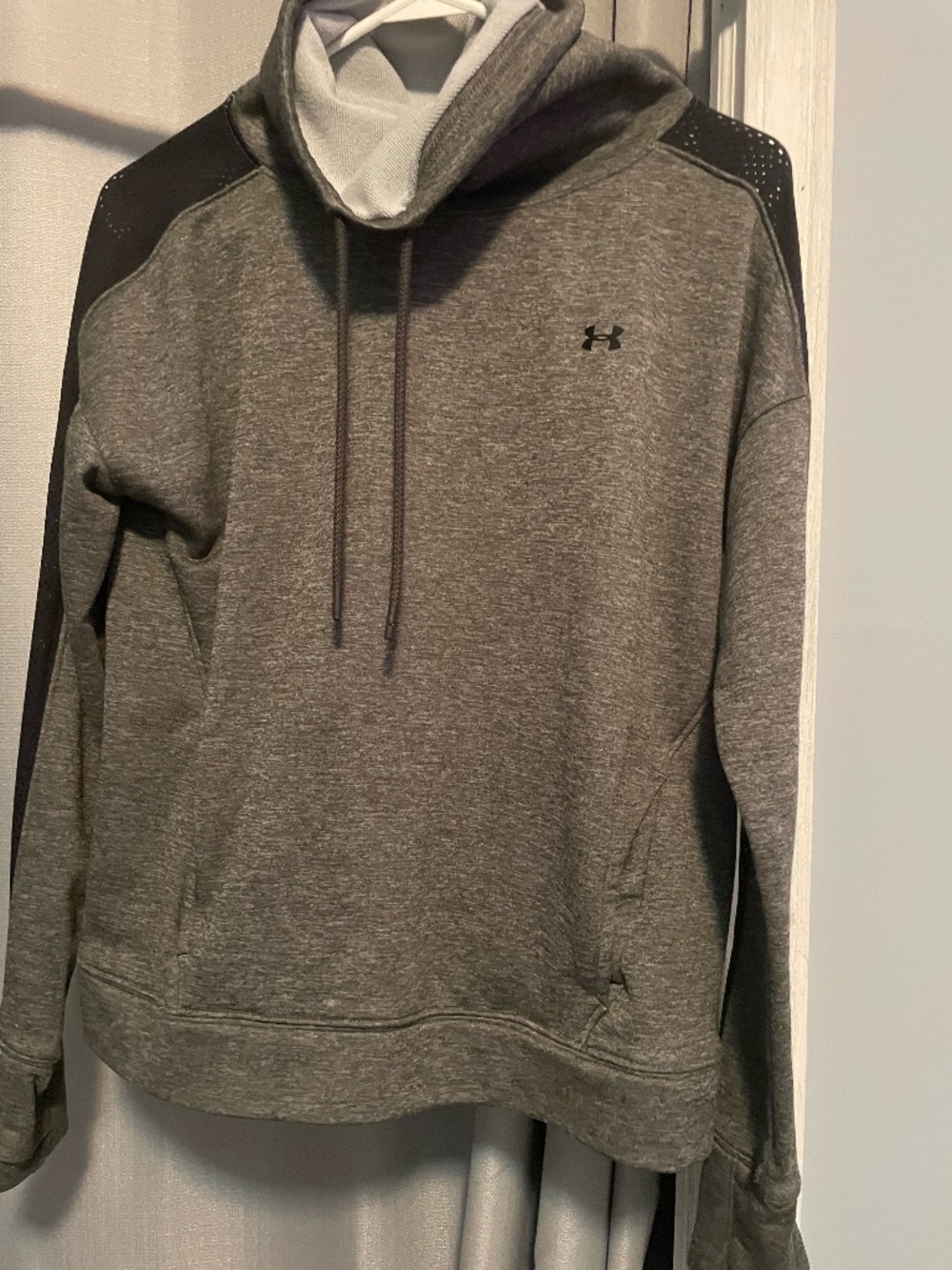 Under Armour sweatshirt size m